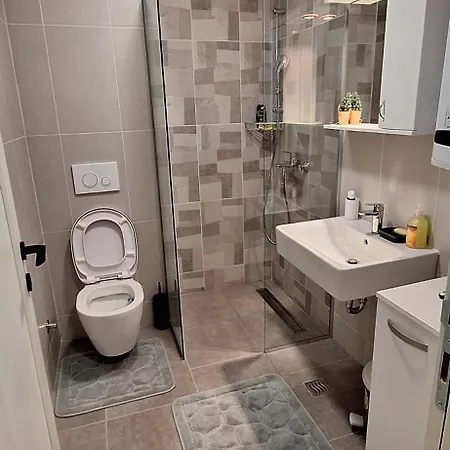 Apartment Divcinova B10 Tomic *