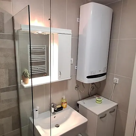 Divcinova B10 Tomic Apartment